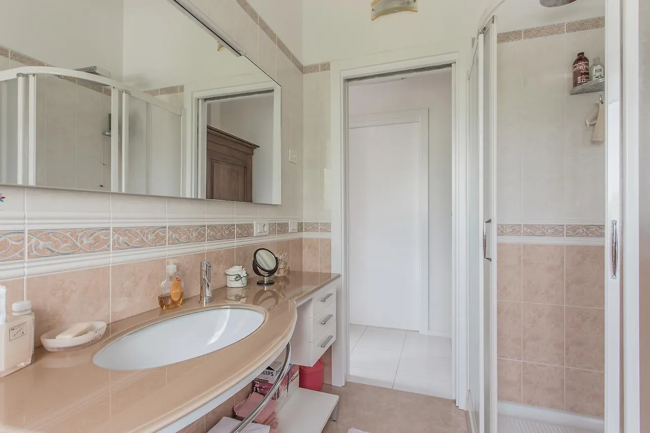 Pool & Garden Villa Lelia 미라노