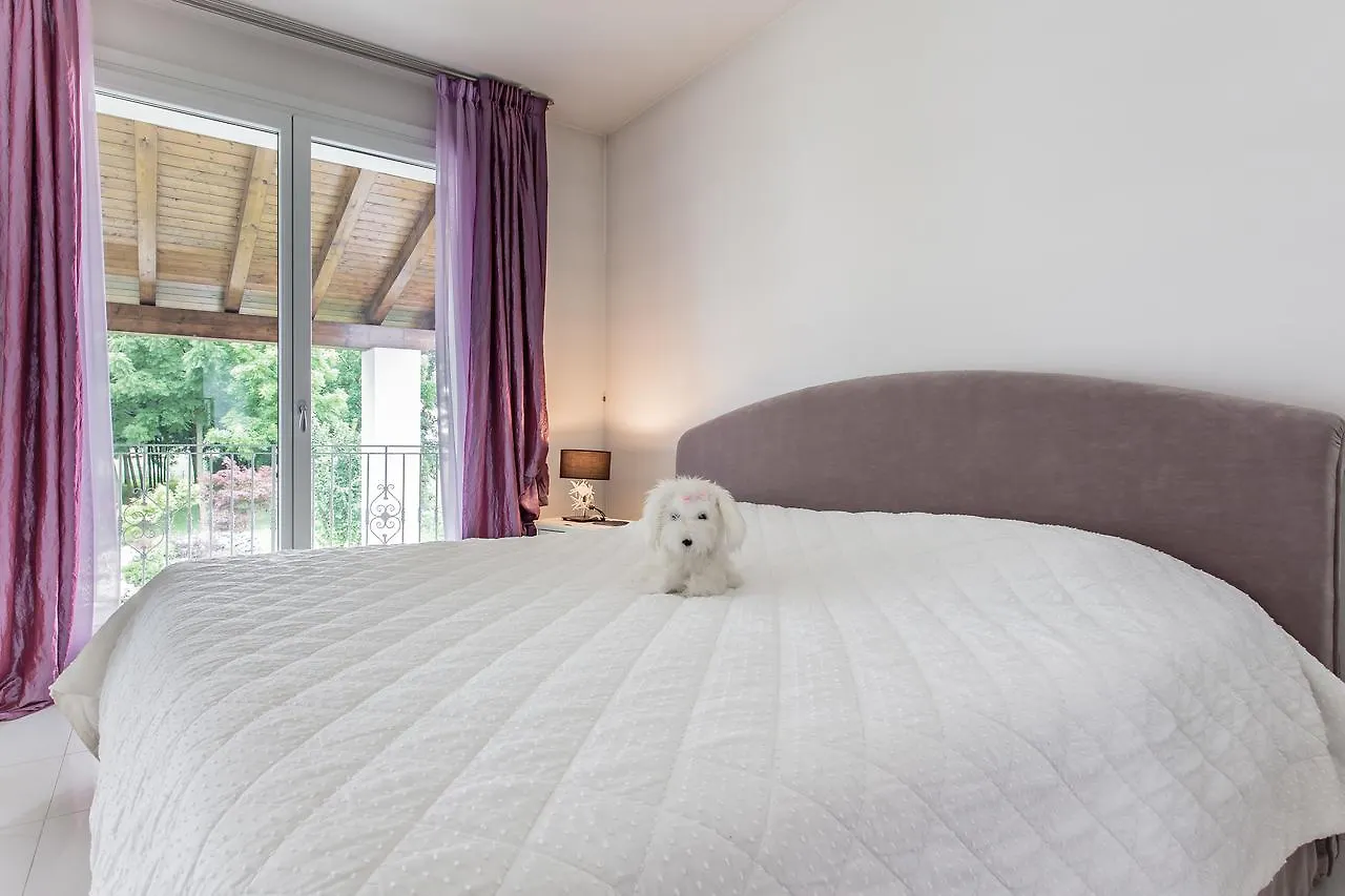 Pool & Garden Villa Lelia Mirano Bed and Breakfast