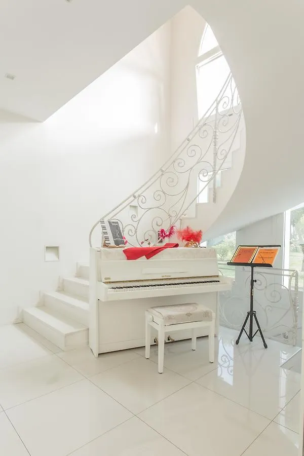 Pool & Garden Villa Lelia Mirano Bed & Breakfast