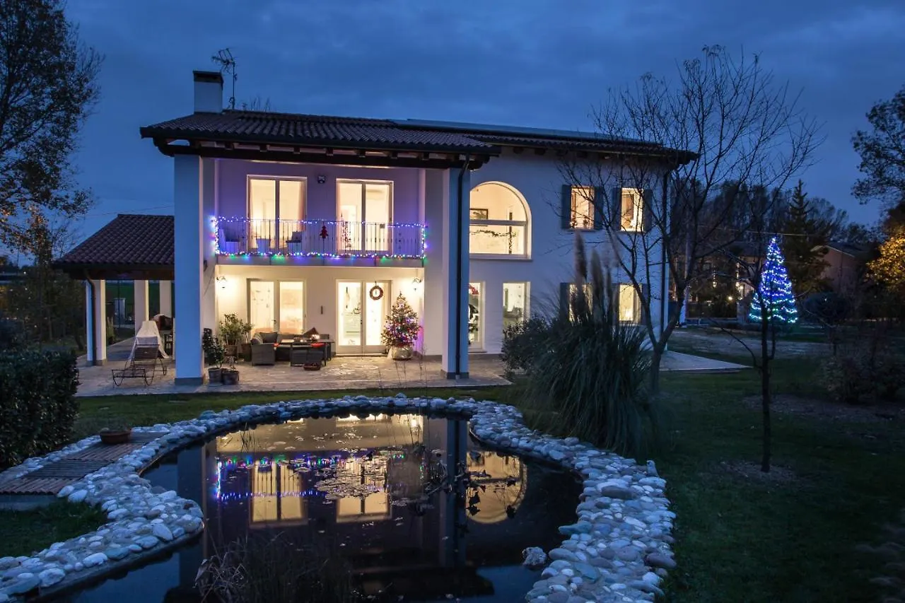 Pool & Garden Villa Lelia Mirano Bed & Breakfast